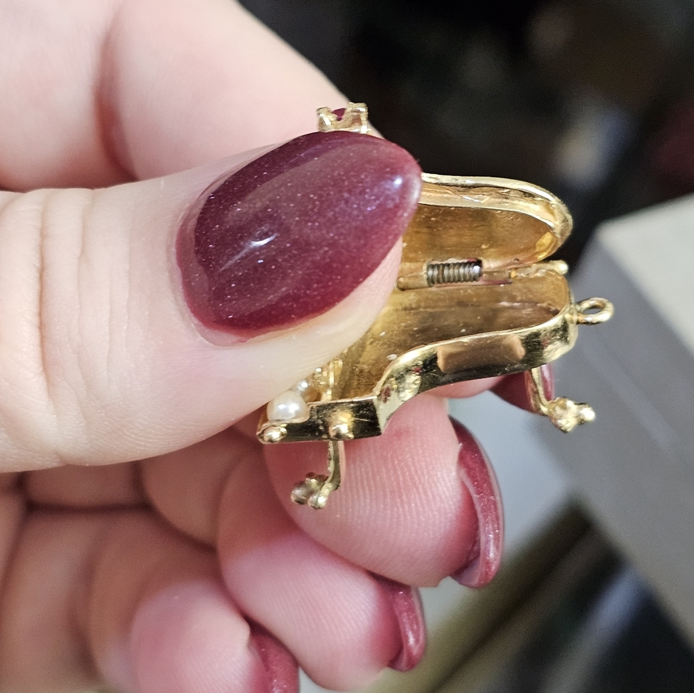 14k piano locket pendant with genuine rubies, sapphires, and pearls. Stamped 14k - Picture 2 of 7